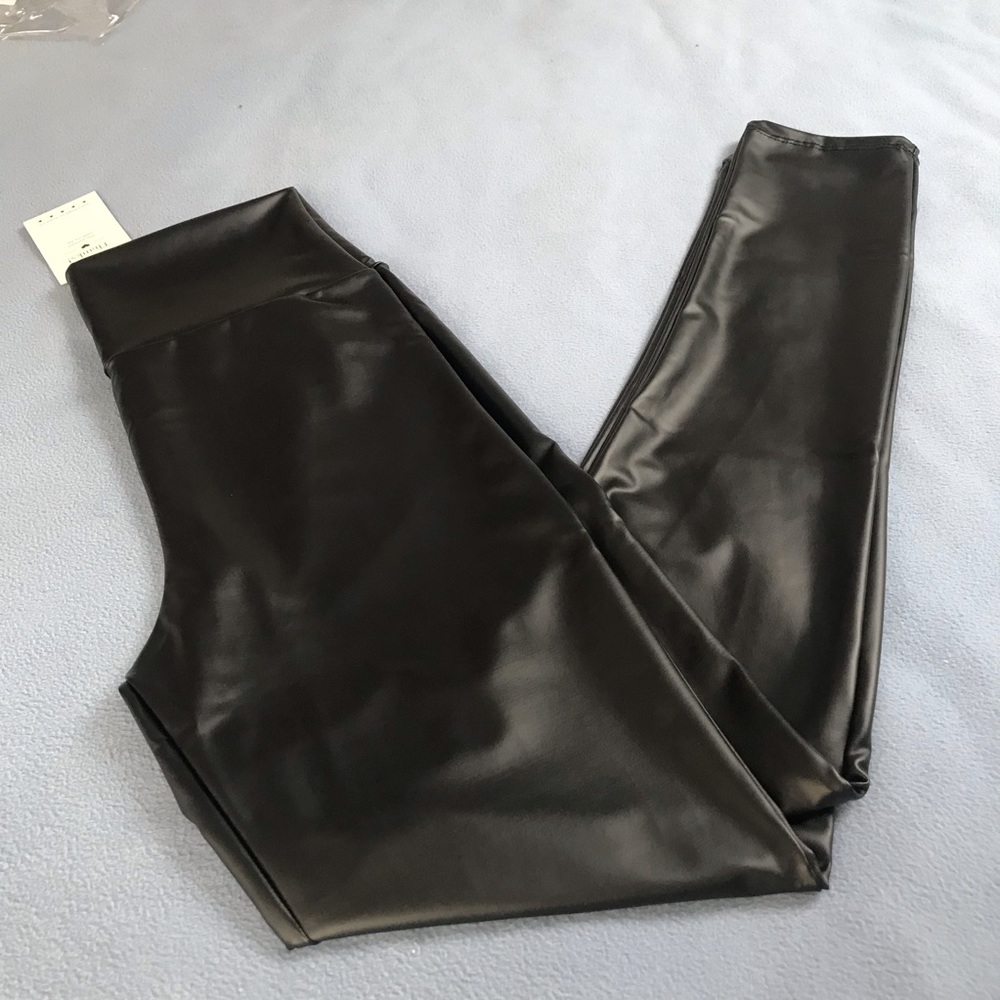 Faux leather leggings ❤️ - Picture 6 of 6